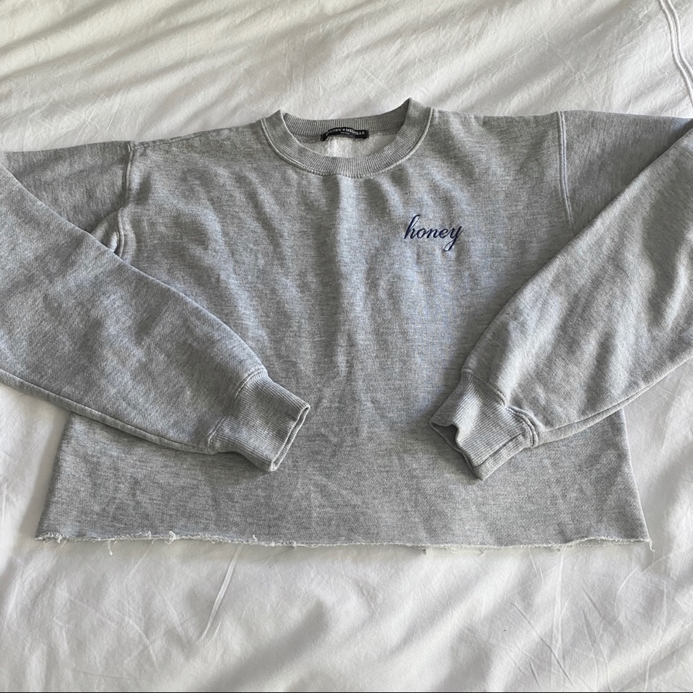 “Honey” cropped Brandy Melville sweater